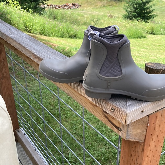 Ugg Chelsea rubber boots - Picture 3 of 7